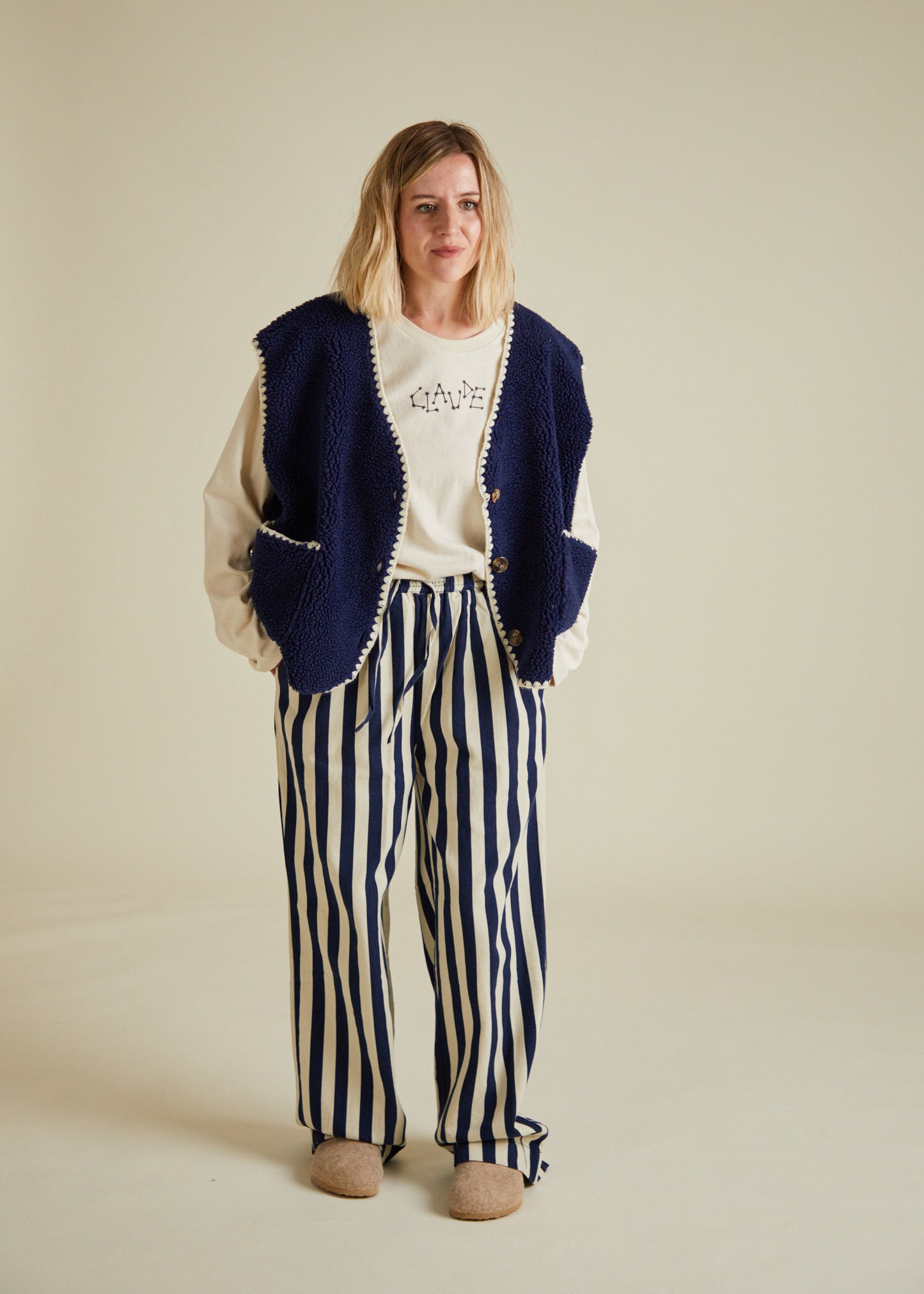 Nova Oat Tee Adult Full with Gilet