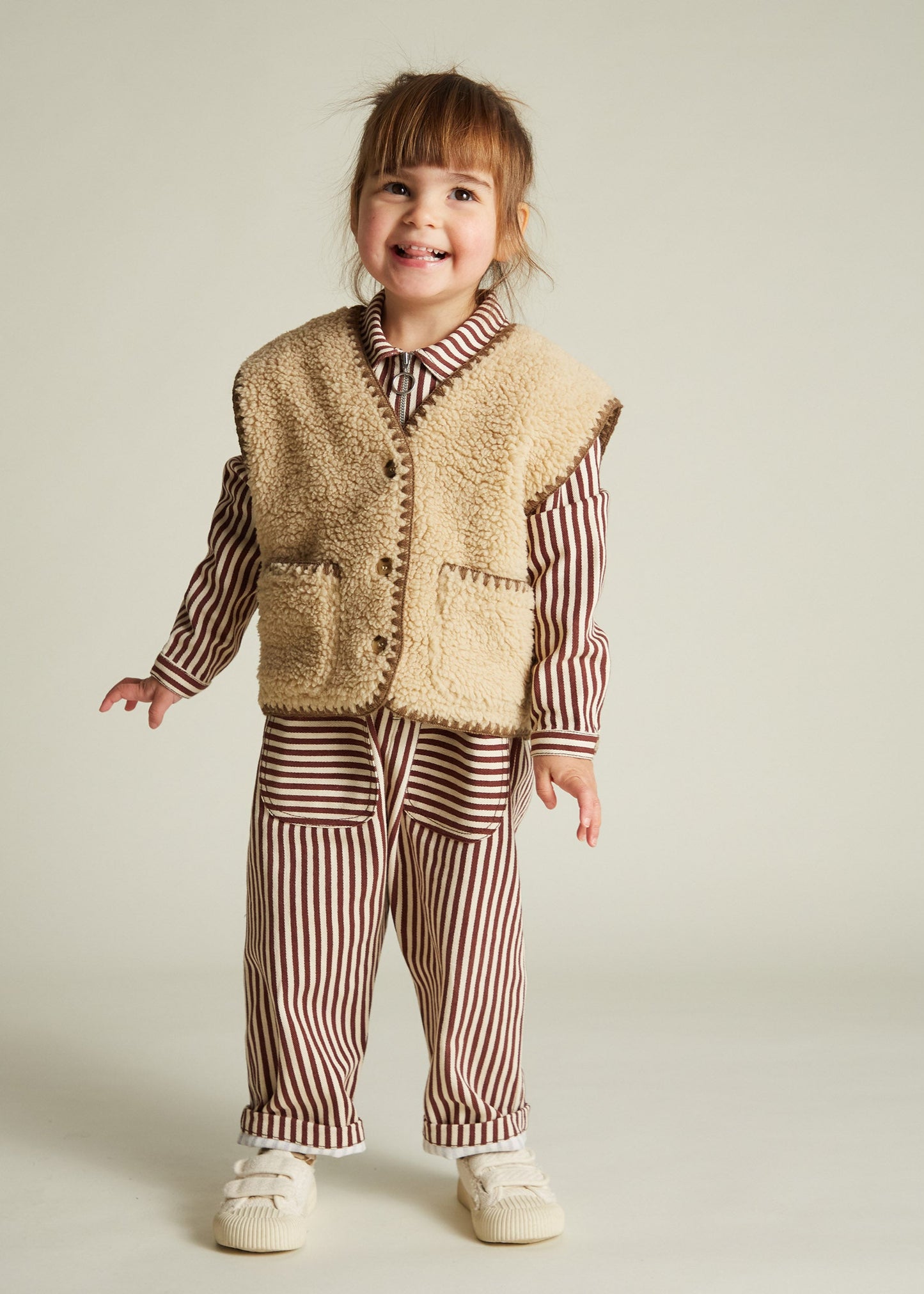 Amos Sand Folk Gilet - outfit
