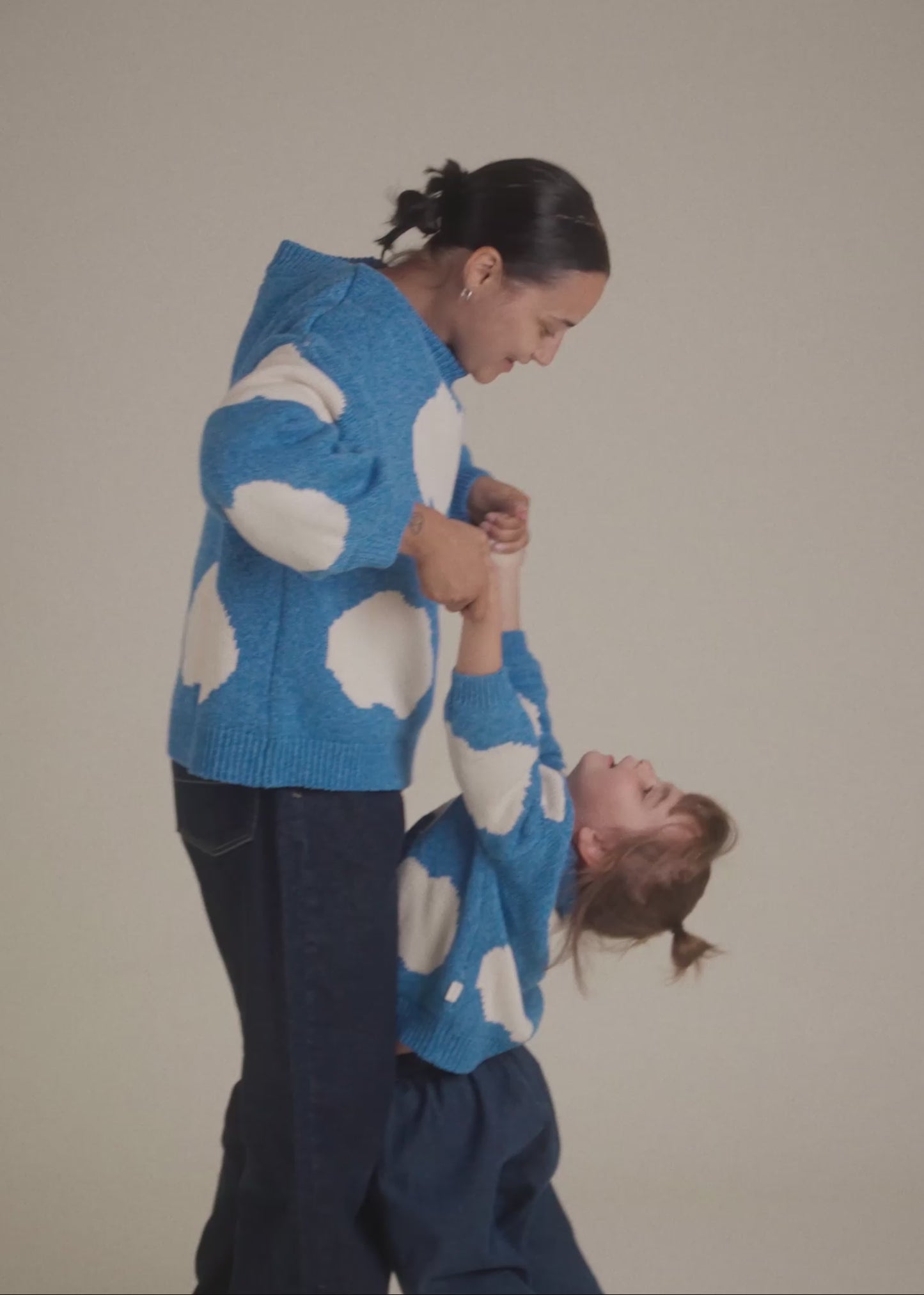 Ottie Sky Cloud Sweater Adult - PDP video