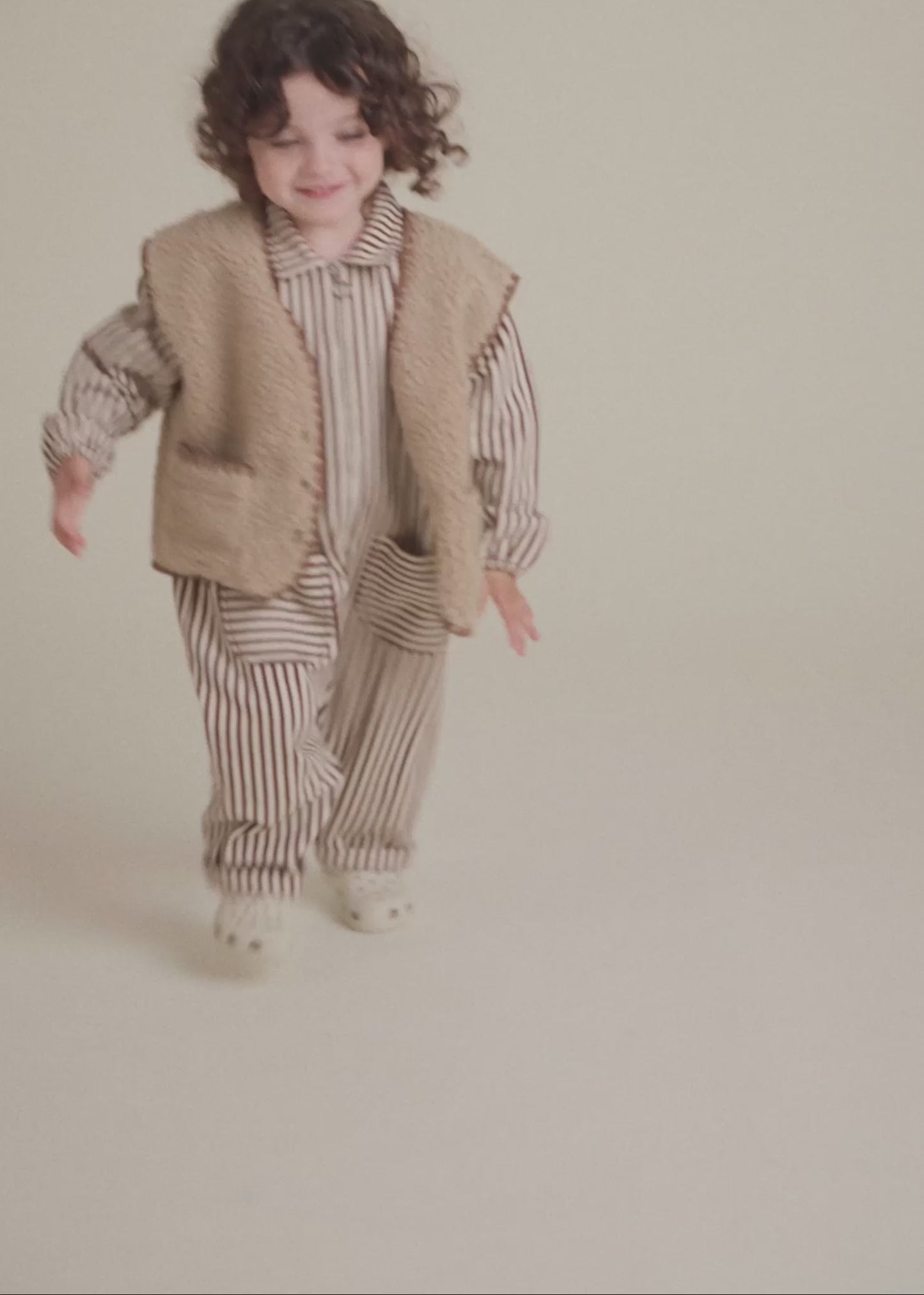 Amos Sand Folk Gilet - PDP video