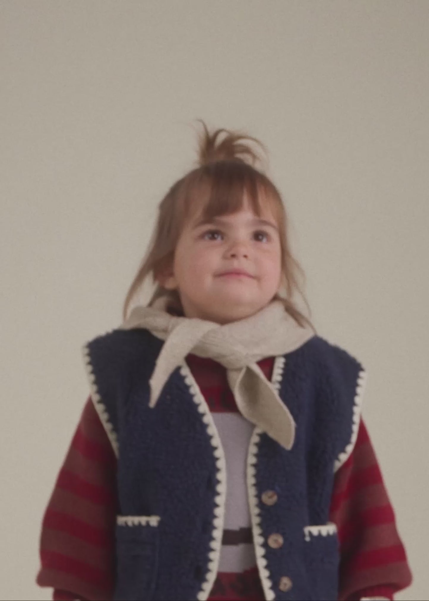 Hady Neutral Knit Neckerchief - PDP video